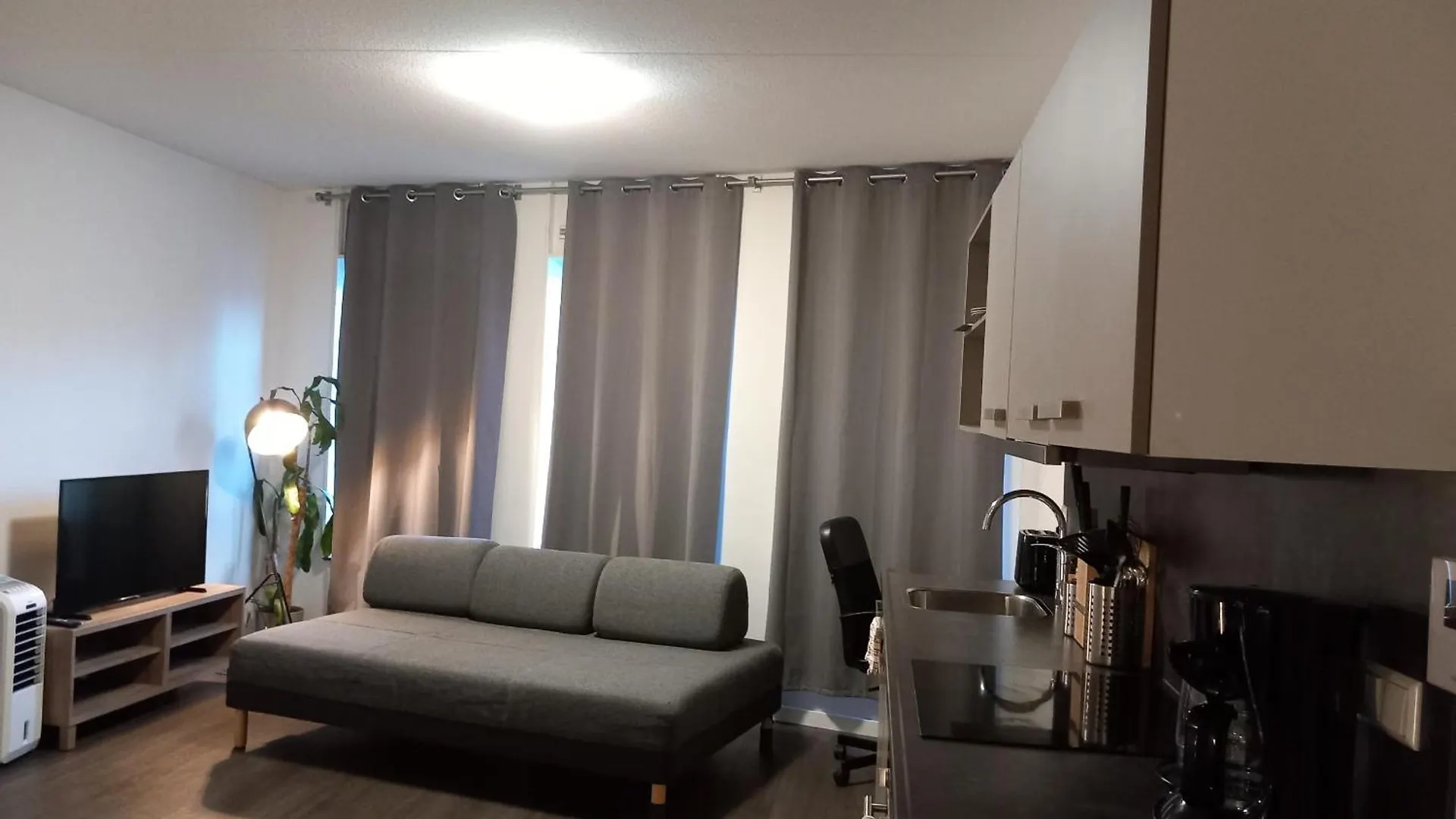 Charming Retreat Apartment City 20Alpha Ντελφτ 0*,